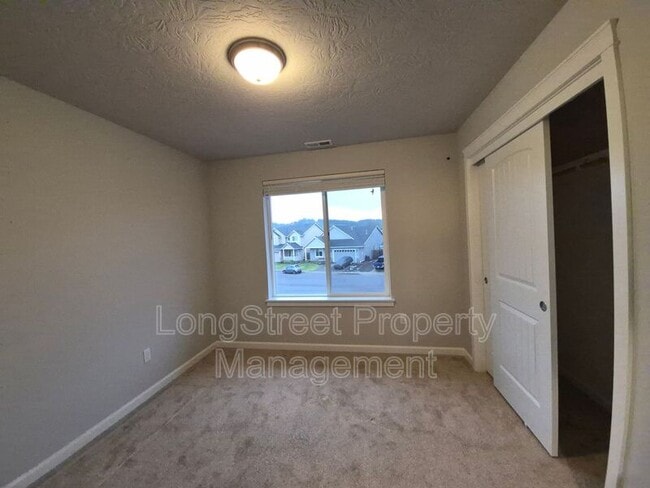 Building Photo - 7278 SE Ronelle Ct