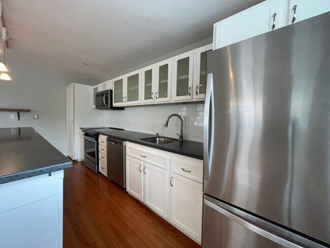 Building Photo - $0 DEPOSIT OPTION! BEAUTIFUL 1 BEDROOM CARRIAGE HOUSE IN THE HEART OF DENVER