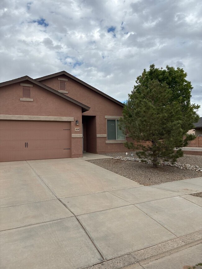Building Photo - Nice clean three bedroom two bath home