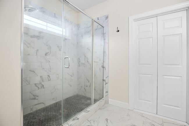 Building Photo - 6337 Louisianna Rd