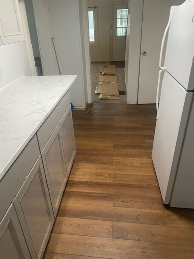 Building Photo - 2 bed 1 bath