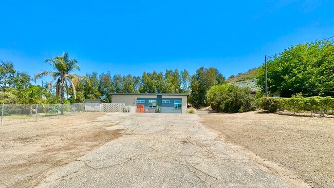 Building Photo - Beautifully Remodeled Top to Bottom Single...