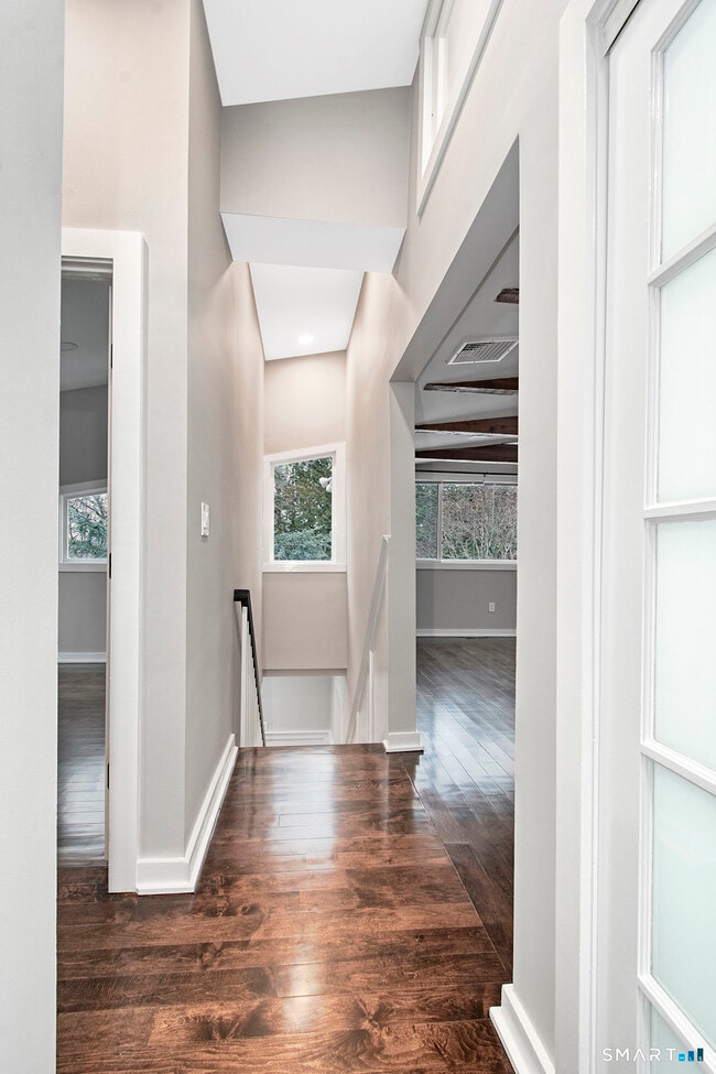 Building Photo - 17 Ferry Ln