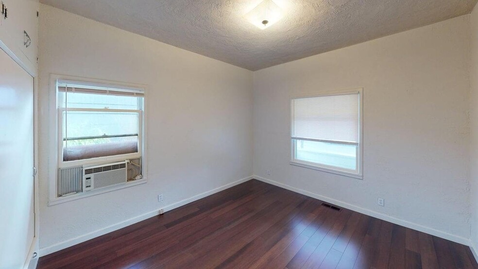 Building Photo - 4811 SE Haig St