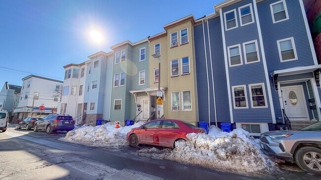 Building Photo - 67 Marion St