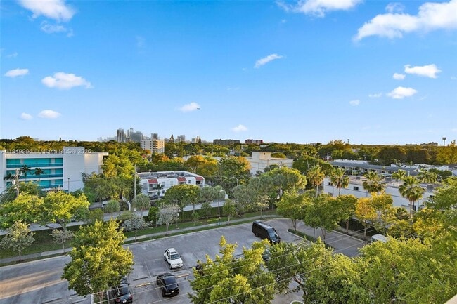 Building Photo - 650 NE 64th St