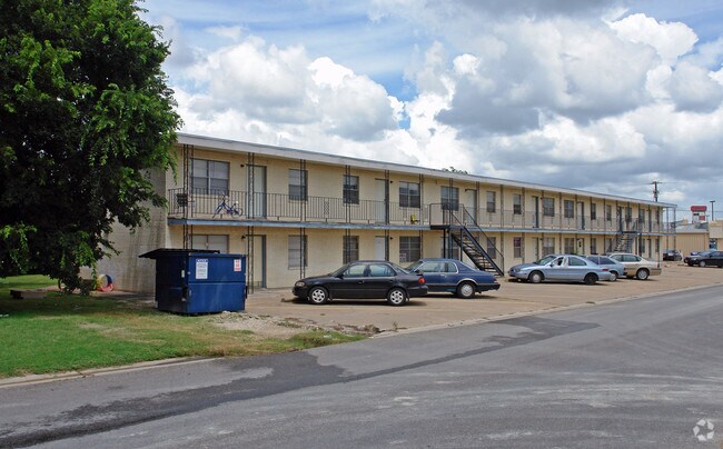 Building Photo - 304 Carpenter Rd