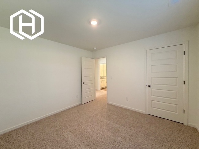 Building Photo - 2028 Eaton Pl