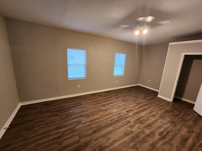 Building Photo - 4608 Princeton Dr