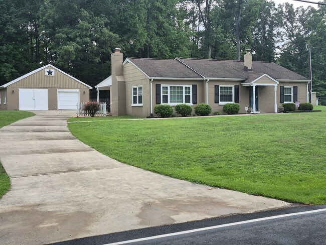 Building Photo - 10817 Catharpin Rd