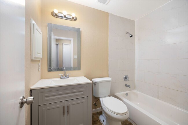 Building Photo - 1207 Bartlett Cove Dr