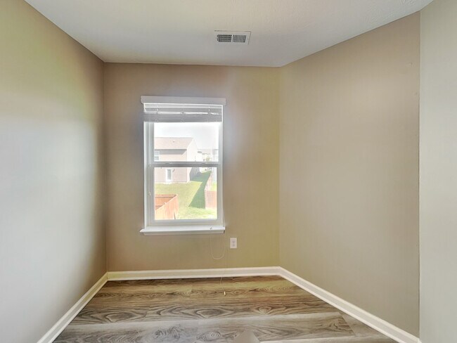 Building Photo - 4037 Little Bighorn Dr