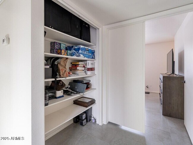 Building Photo - 5817 S Siesta Ln