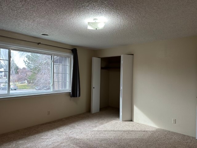 Building Photo - 643 Brookside Ct