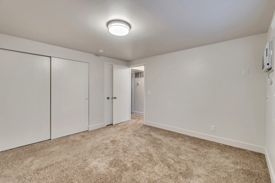 Building Photo - 2105 E 3300 S