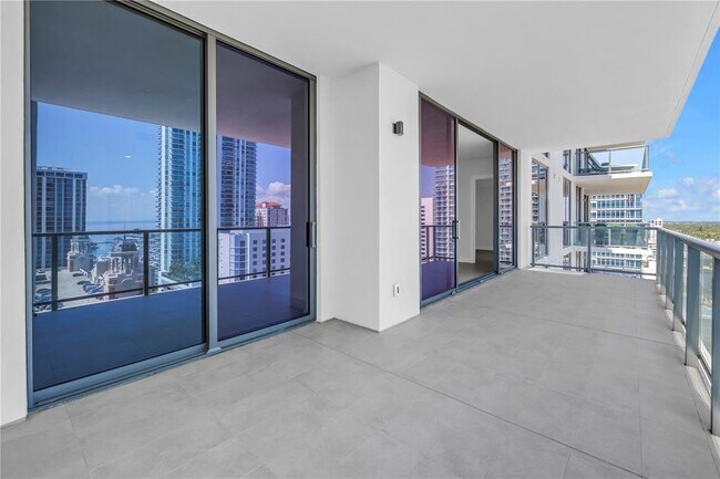 Building Photo - 275 1st Ave S