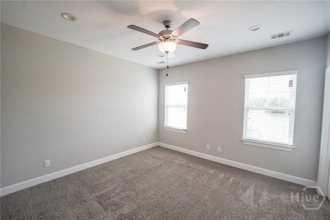 Building Photo - 160 Lake Lily Dr
