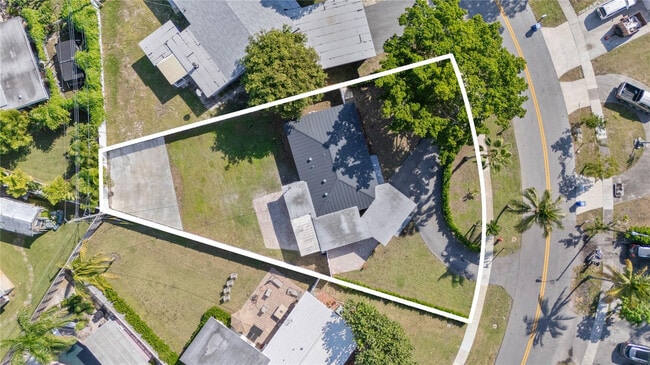 Building Photo - 455 SW 14th Ct