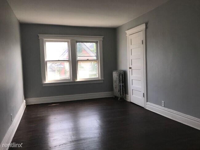 Building Photo - 4 br, 1 bath Townhome - 921 S 17th St