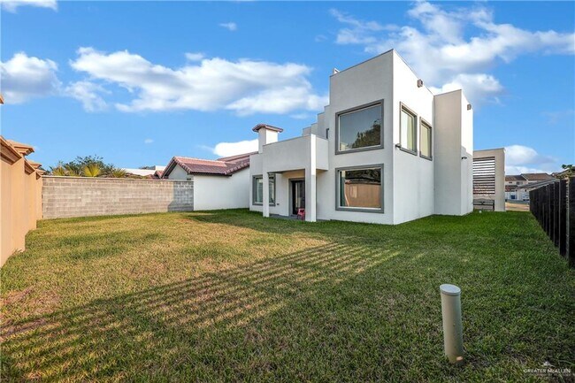 Building Photo - 1420 Providence Ave