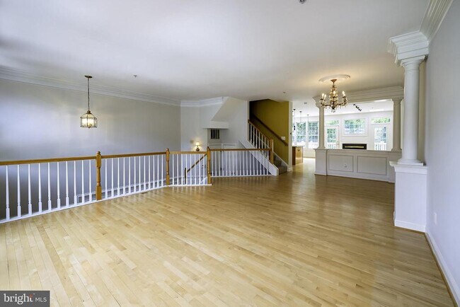 Building Photo - 1156 Regal Oak Dr