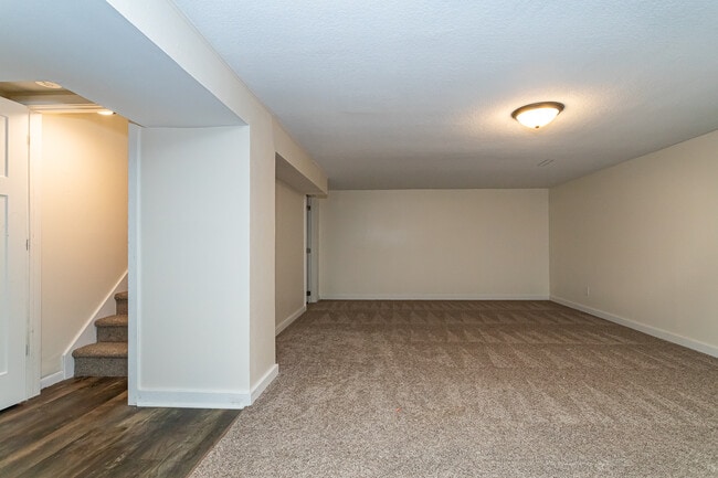 Building Photo - 105 Lynwood Dr