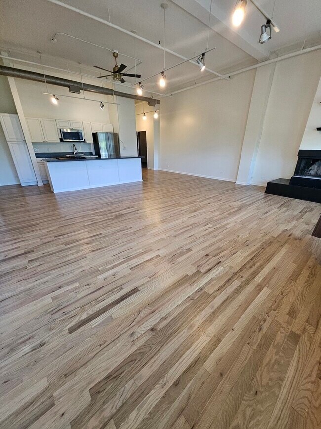 Building Photo - 809 N Racine Ave