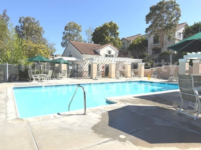 Building Photo - ***Dual-Primary 2 bed / 2 bath Condo in Carmel Valley - Available NOW***
