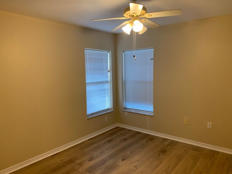 Building Photo - 6789 W Oak Park Blvd