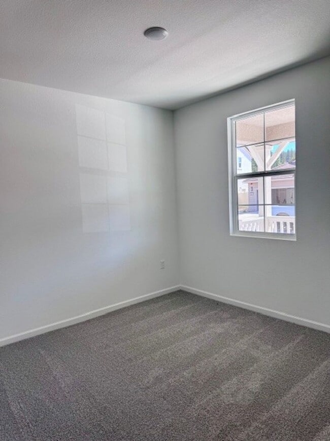 Building Photo - Lovely, spacious and brand new construction at the new Loma Rica Ranch