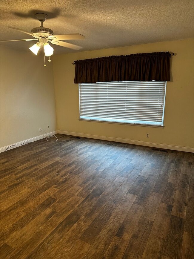 Building Photo - Fresno Home Available for Lease