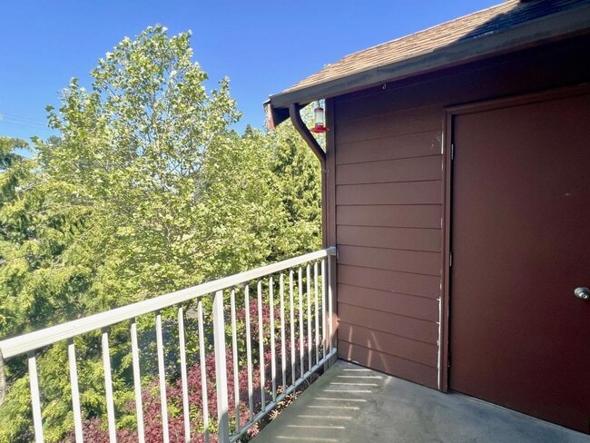 Building Photo - 10825 SE 200th St - 2 bedrooms