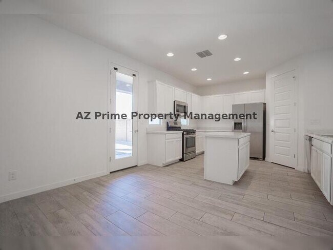 Building Photo - 3719 S 63rd Dr