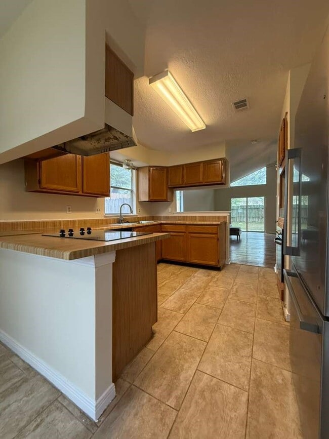 Building Photo - 10550 Walnut Glen Dr