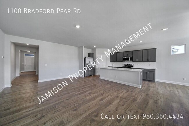 Building Photo - 1100 Bradford Pear Rd