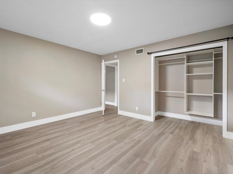 Guest Bedroom - 2303 East Side Dr