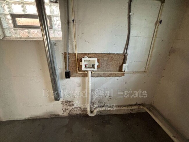 Building Photo - 1026 Del Monte Pl