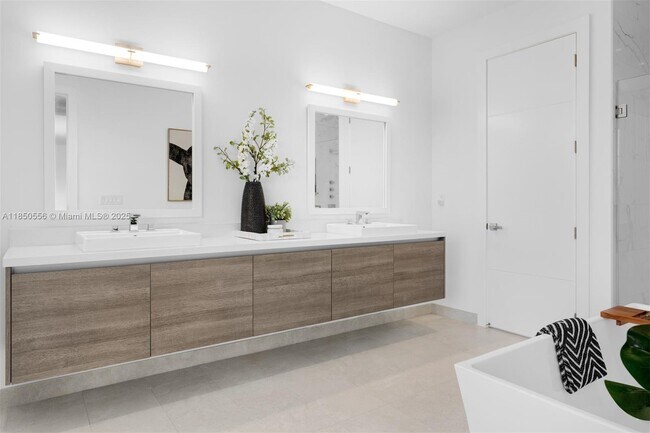 Building Photo - 16703 Botaniko Dr S