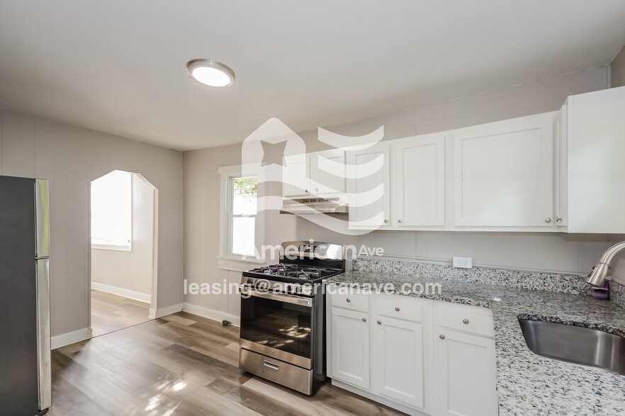 Building Photo - 4001 Grand Ave