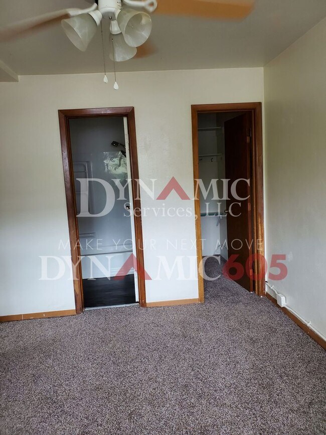 Building Photo - 1BR/1BA Apartment