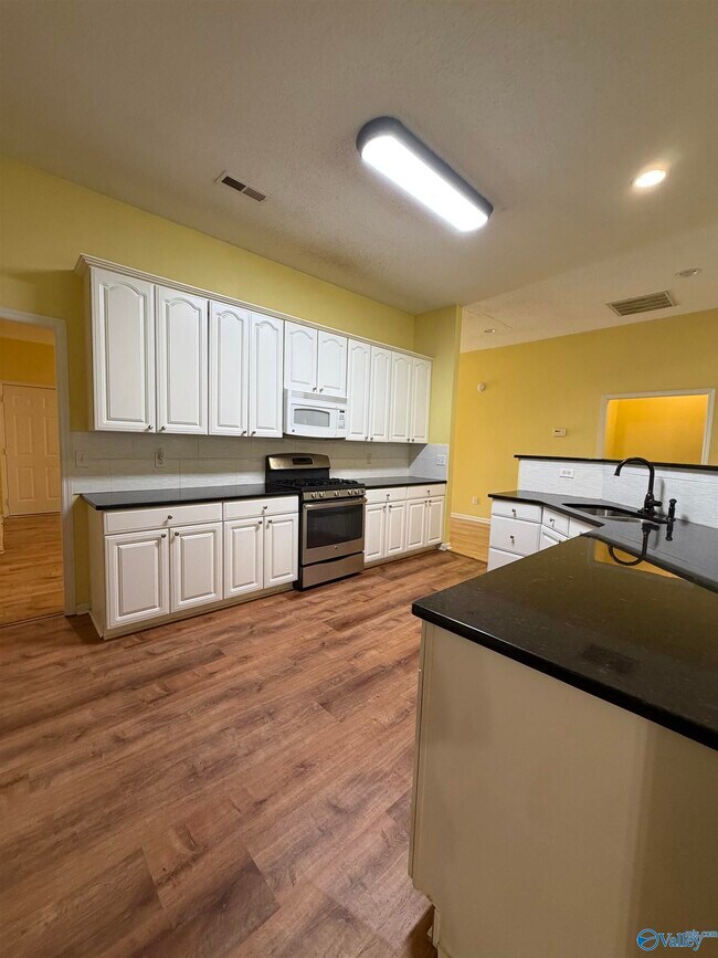 Building Photo - 216 Horseshoe Bend S