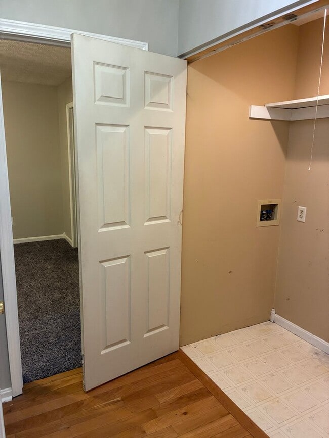 Building Photo - **NEW PRICE**   **New Paint**   **New Carpet**  Ready for YOU!!