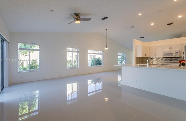 Building Photo - 4295 Greenbriar Ln