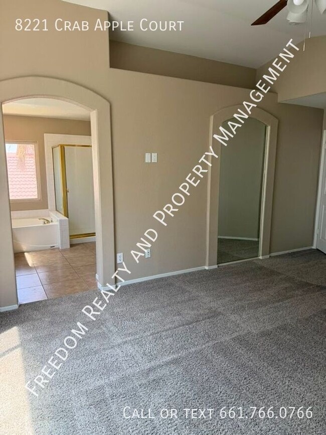Building Photo - 8221 Crab Apple Ct