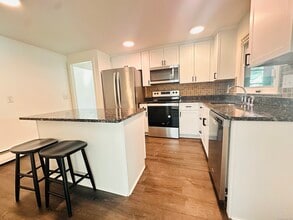 Building Photo - 266 Linwood St