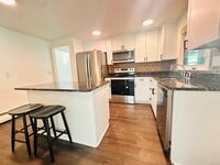 Building Photo - 266 Linwood St