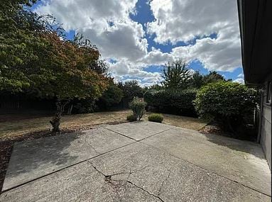 Building Photo - 530 SE 12th Ave