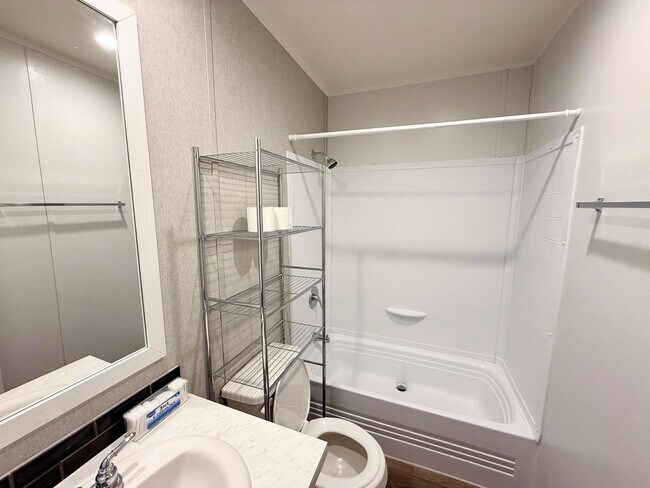 Building Photo - For Rent – Nearly New Home in Elm Mott, TX