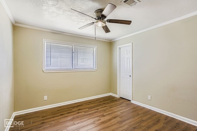 Building Photo - 15710 Sandy Hill Dr