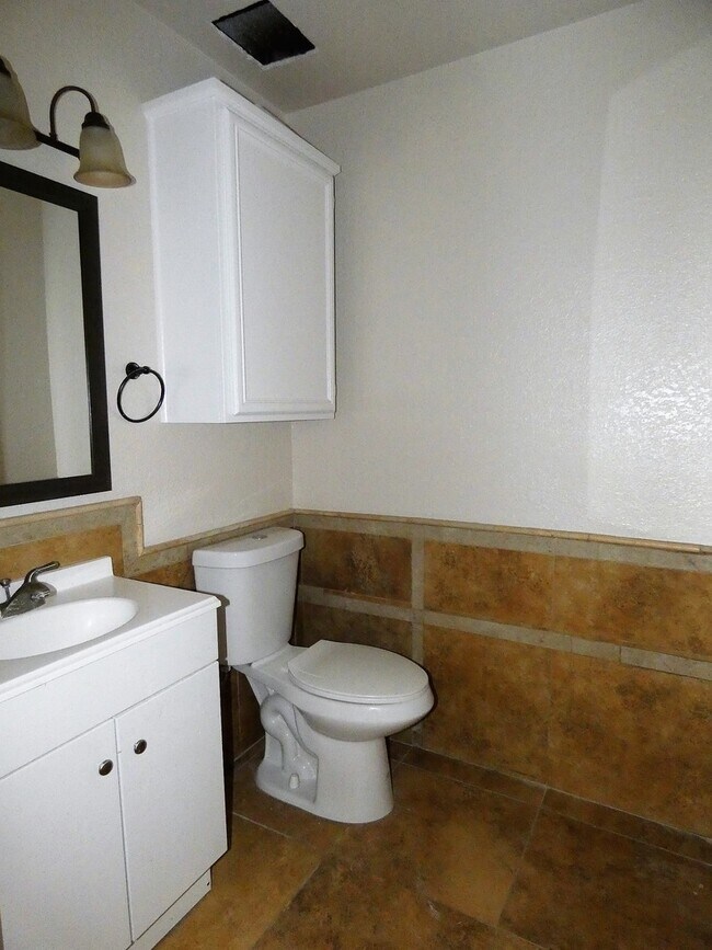 Building Photo - 128 Arcadia Dr